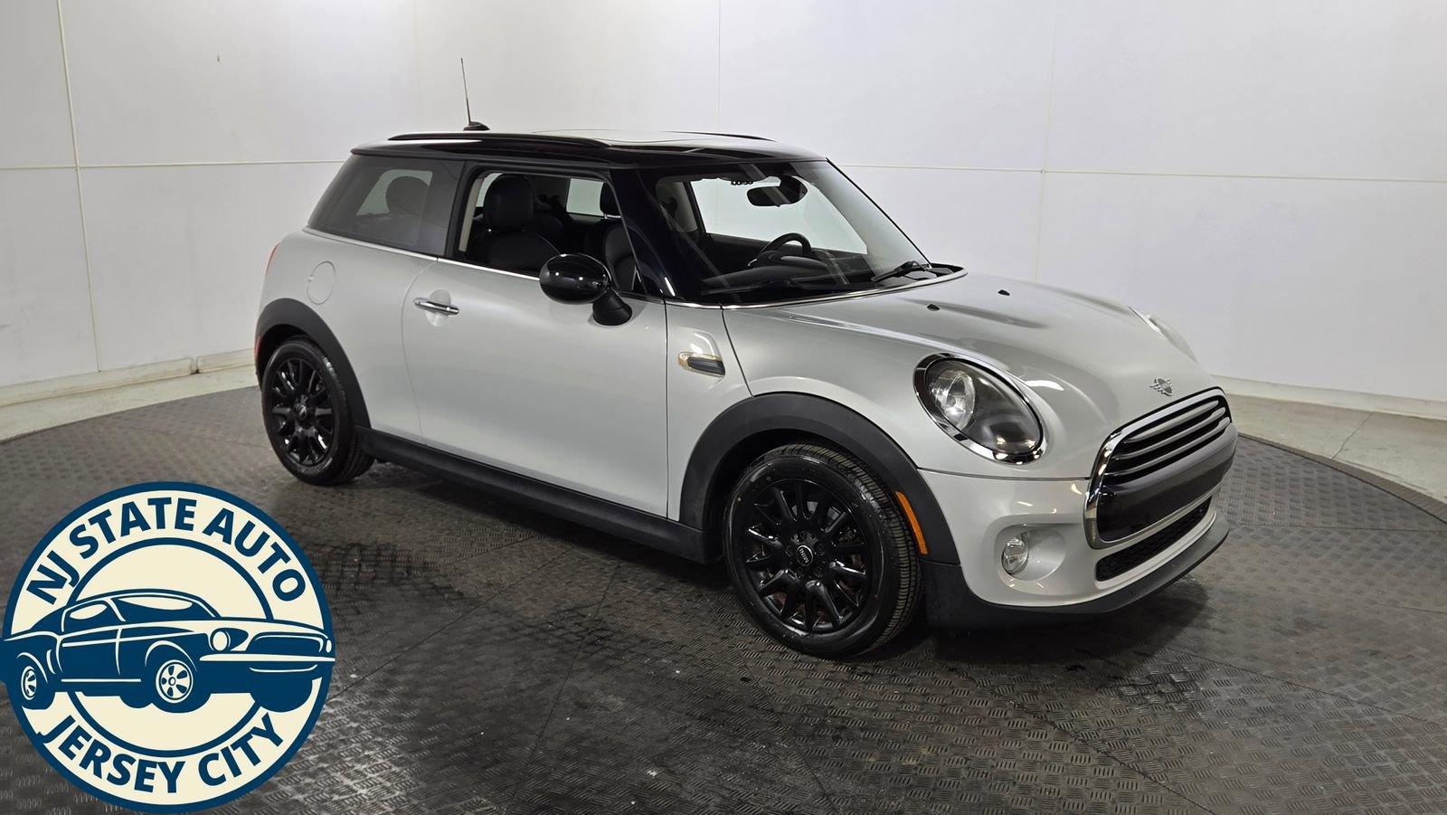 Used 2019 MINI Cooper 2-Door Hardtop FWD image 9