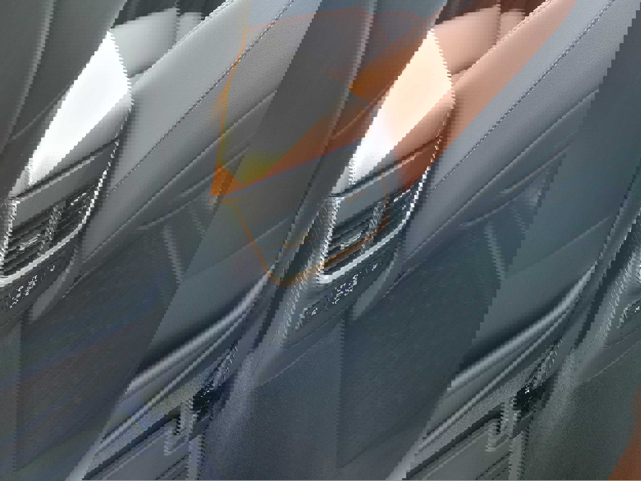 Used 2025 Subaru Outback Touring XT w/ Popular Package #2 image 32