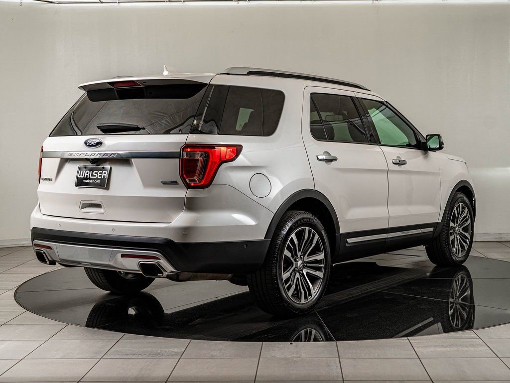 Used 2017 Ford Explorer Platinum image 10