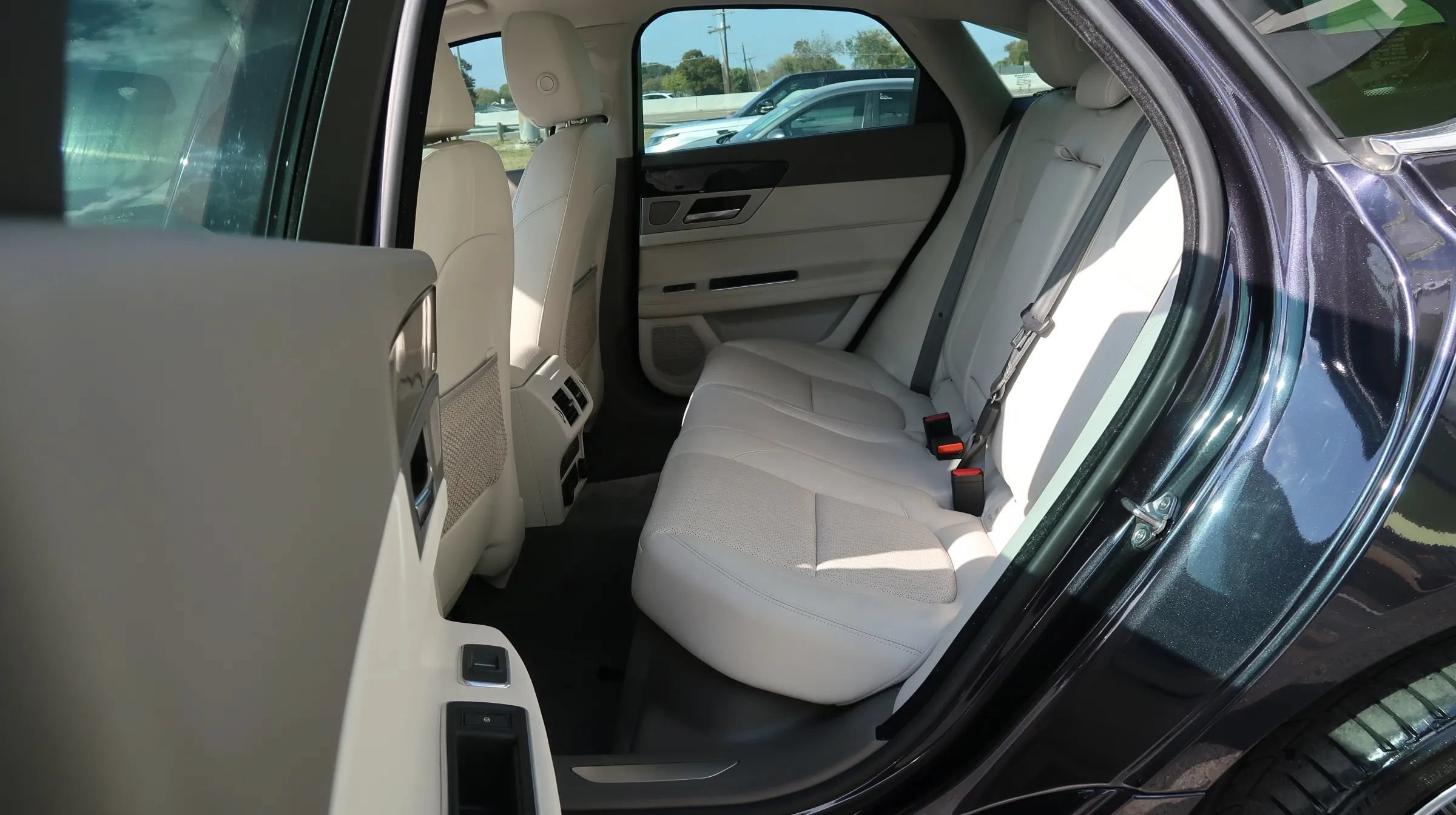 Used 2017 Jaguar XF Prestige RWD image 21