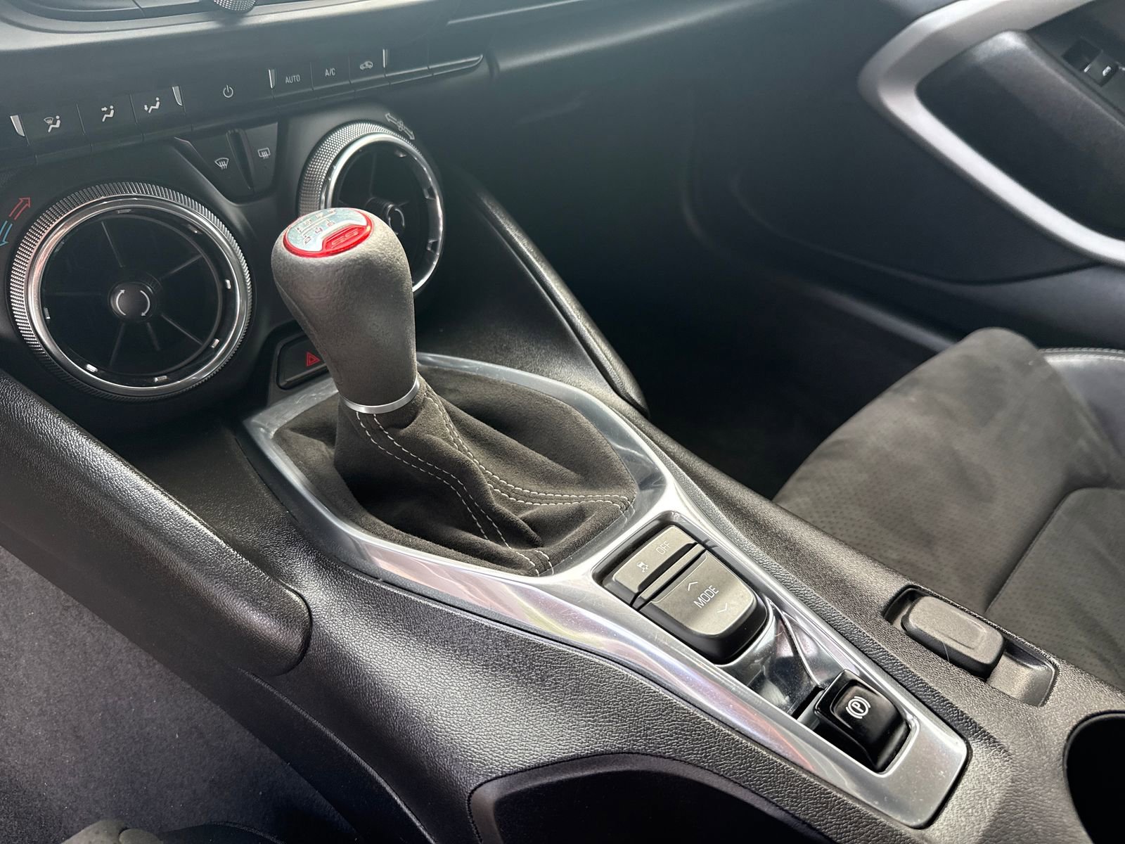 Used 2018 Chevrolet Camaro SS RWD image 21