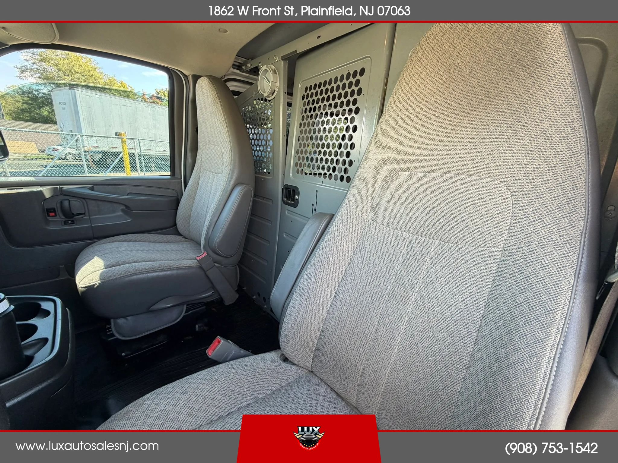 Used 2015 GMC Savana 3500 RWD image 23