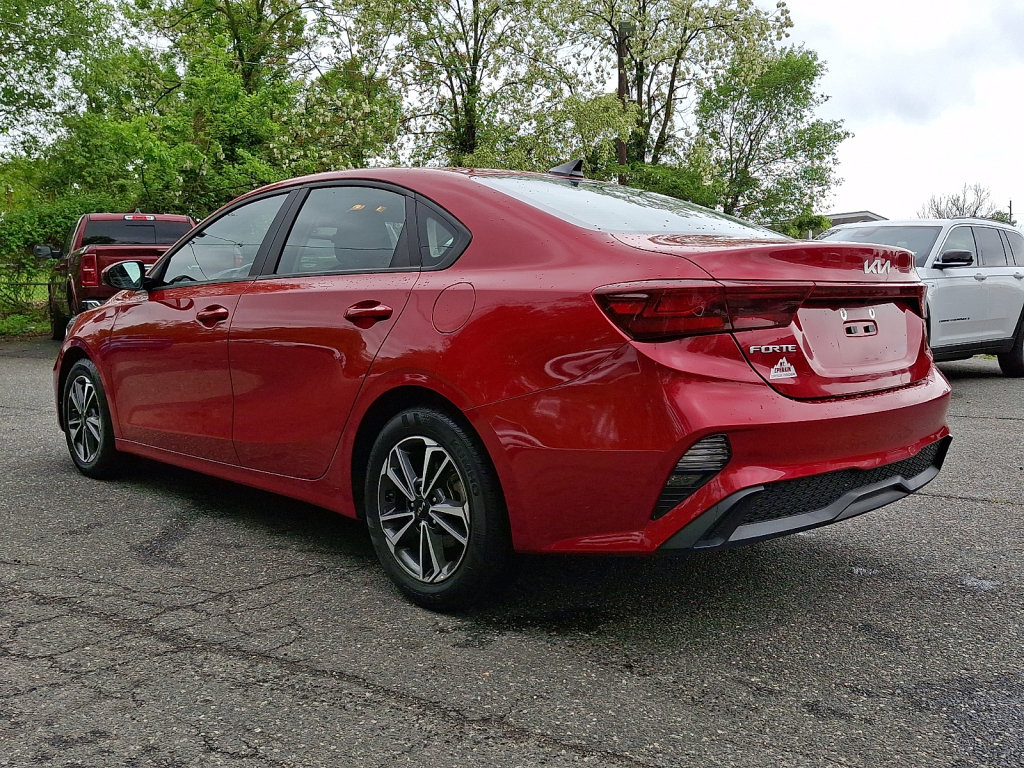 Used 2024 Kia Forte LXS FWD image 3