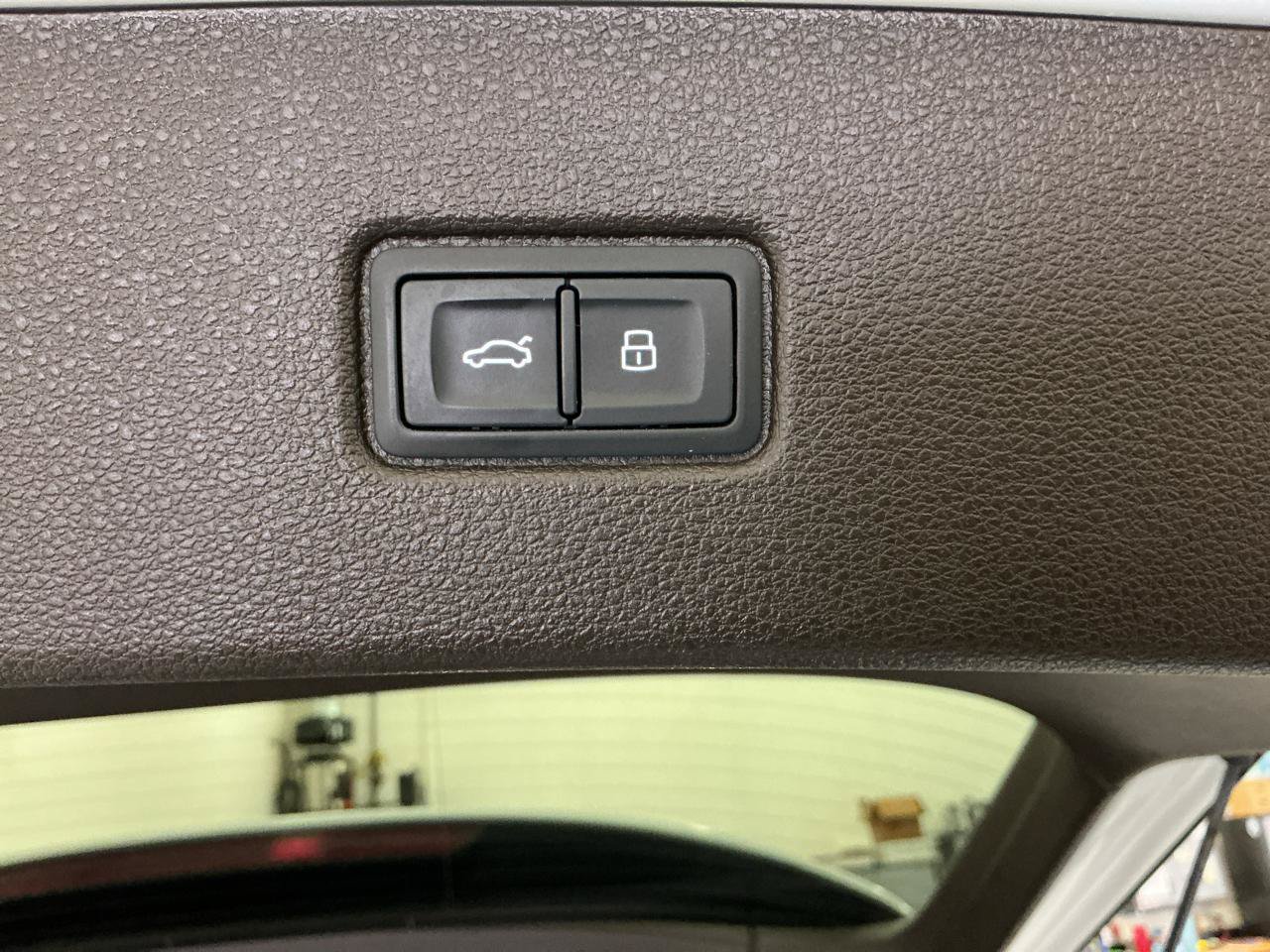 Used 2017 Audi Q7 3.0T Prestige AWD/4WD image 17