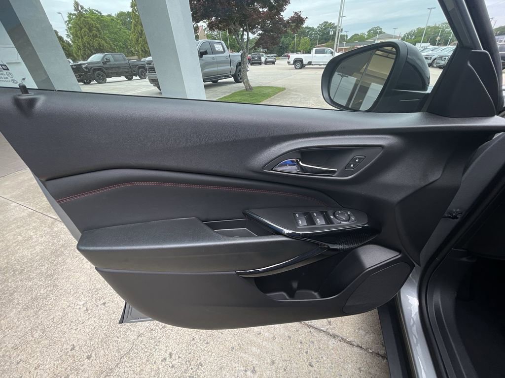 Certified 2025 Chevrolet Trax RS w/ Driver Confidence Package FWD image 21