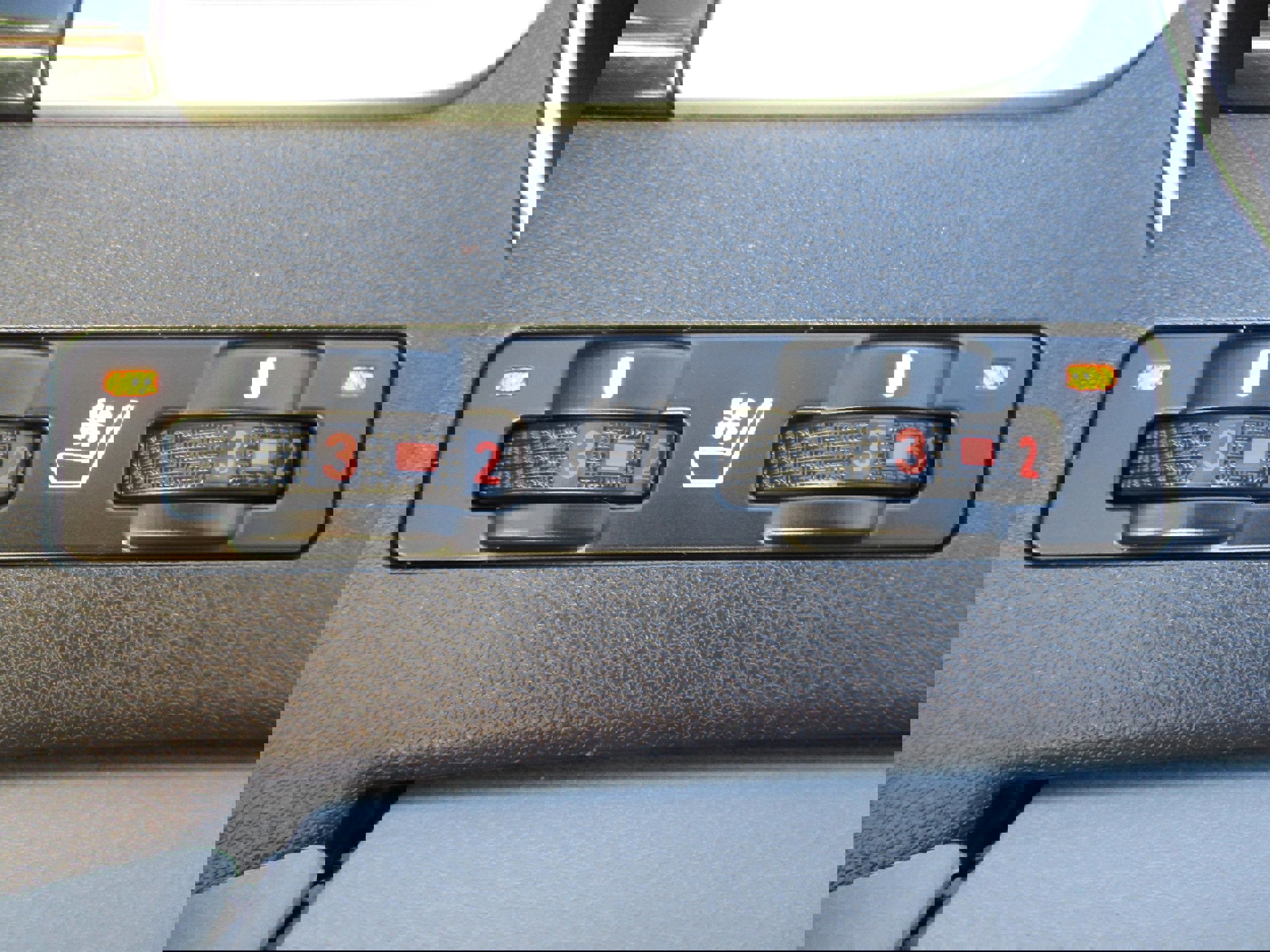 Used 2016 Toyota Highlander Limited image 30