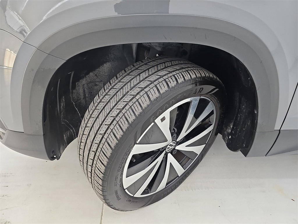 Used 2024 Volkswagen Taos SE image 43