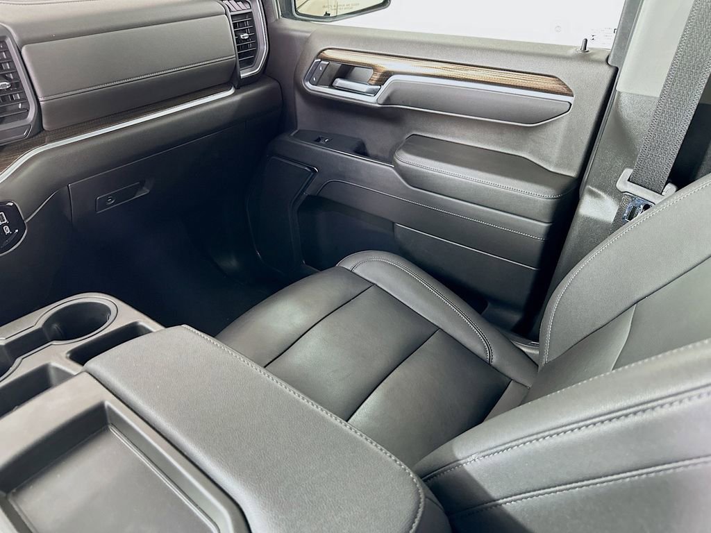 Used 2022 Chevrolet Silverado 1500 LT AWD/4WD image 32