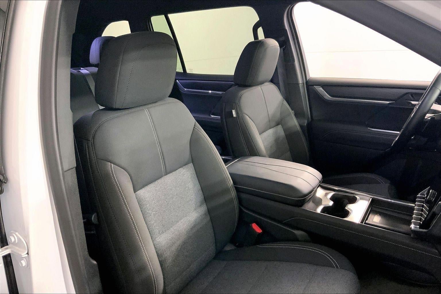 Used 2025 GMC Acadia Elevation AWD/4WD image 7
