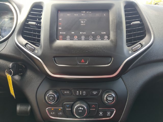 Used 2019 Jeep Cherokee Latitude w/ Popular Appearance Group FWD image 22
