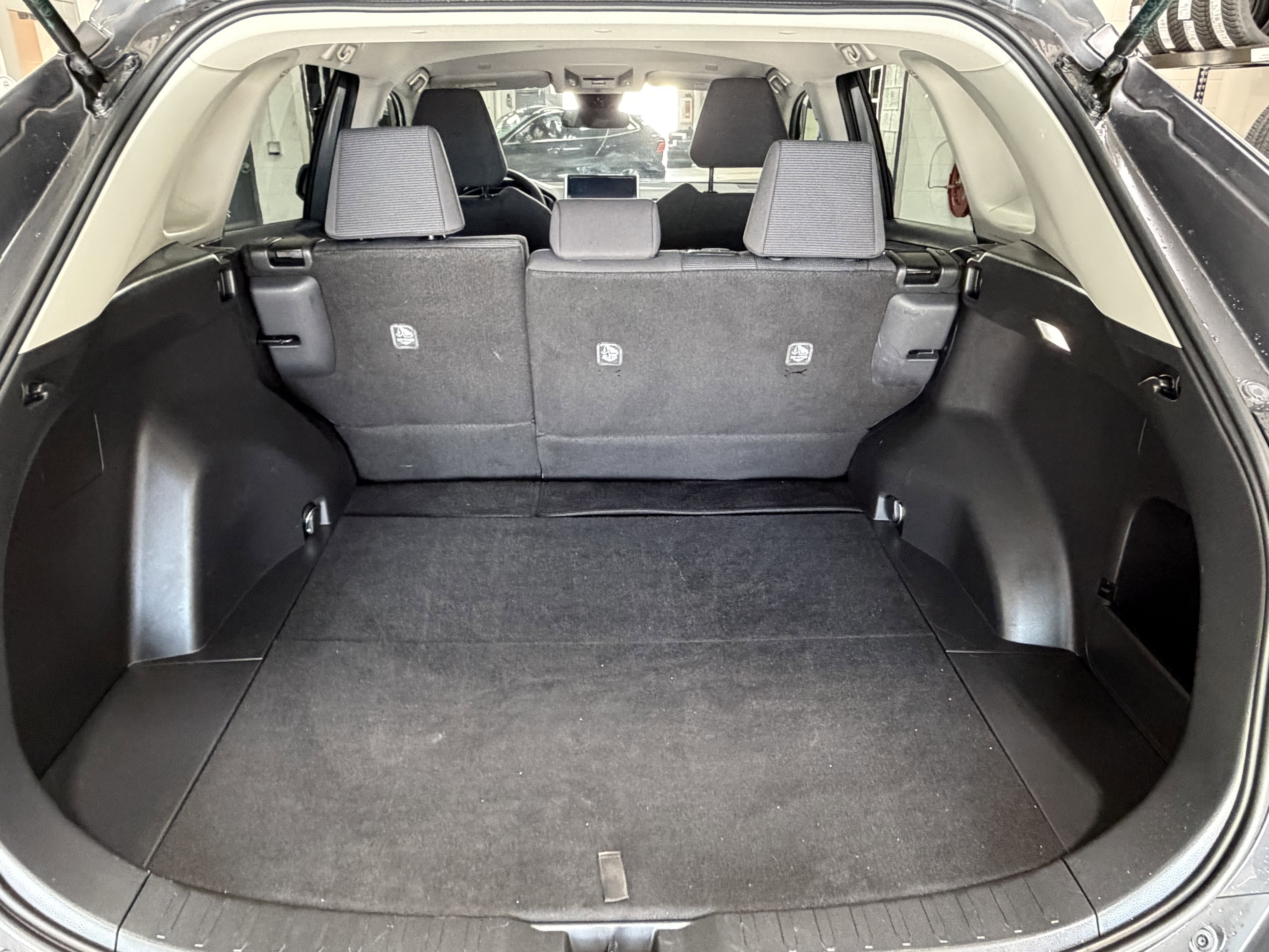 Used 2025 Toyota RAV4 LE AWD/4WD image 30