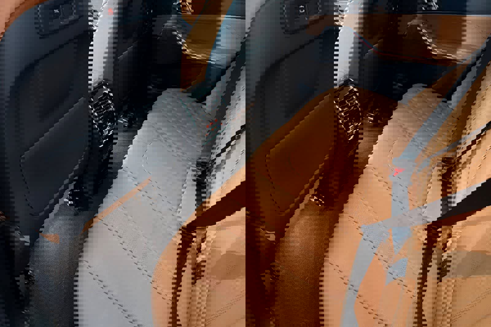 Used 2022 BMW X5 sDrive40i w/ M Sport Package image 4