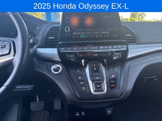 Used 2025 Honda Odyssey EX-L image 17