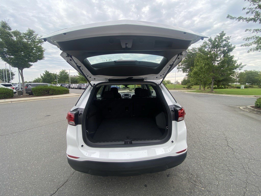 Used 2024 Chevrolet Equinox LS FWD image 34