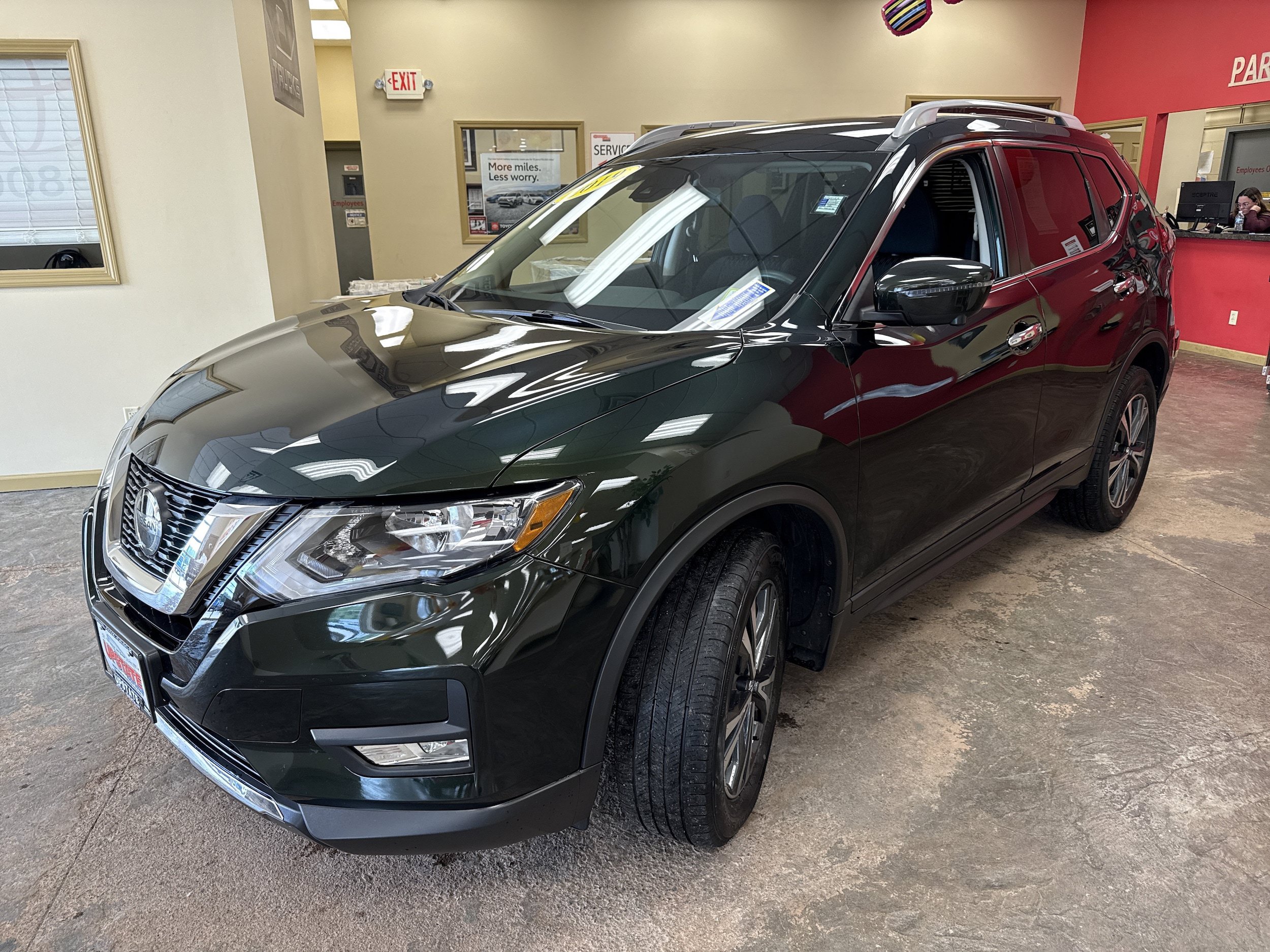 Used 2019 Nissan Rogue SV w/ Premium Package AWD/4WD image 4