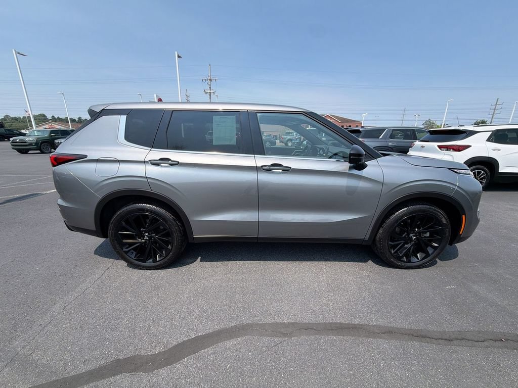 Used 2023 Mitsubishi Outlander SE Black Edition AWD/4WD image 9