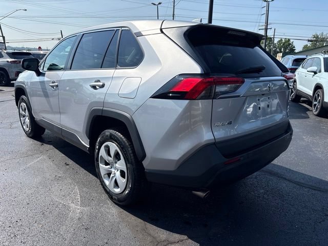 Used 2022 Toyota RAV4 LE AWD/4WD image 5