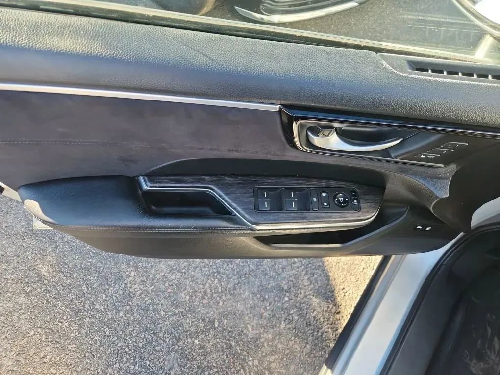 Used 2018 Honda Clarity Touring image 18