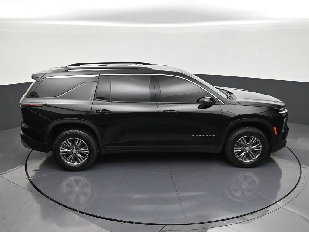 Used 2025 Chevrolet Traverse LT FWD image 17