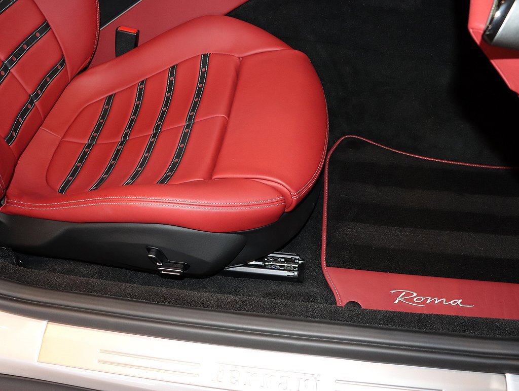 Certified 2021 Ferrari Roma image 34