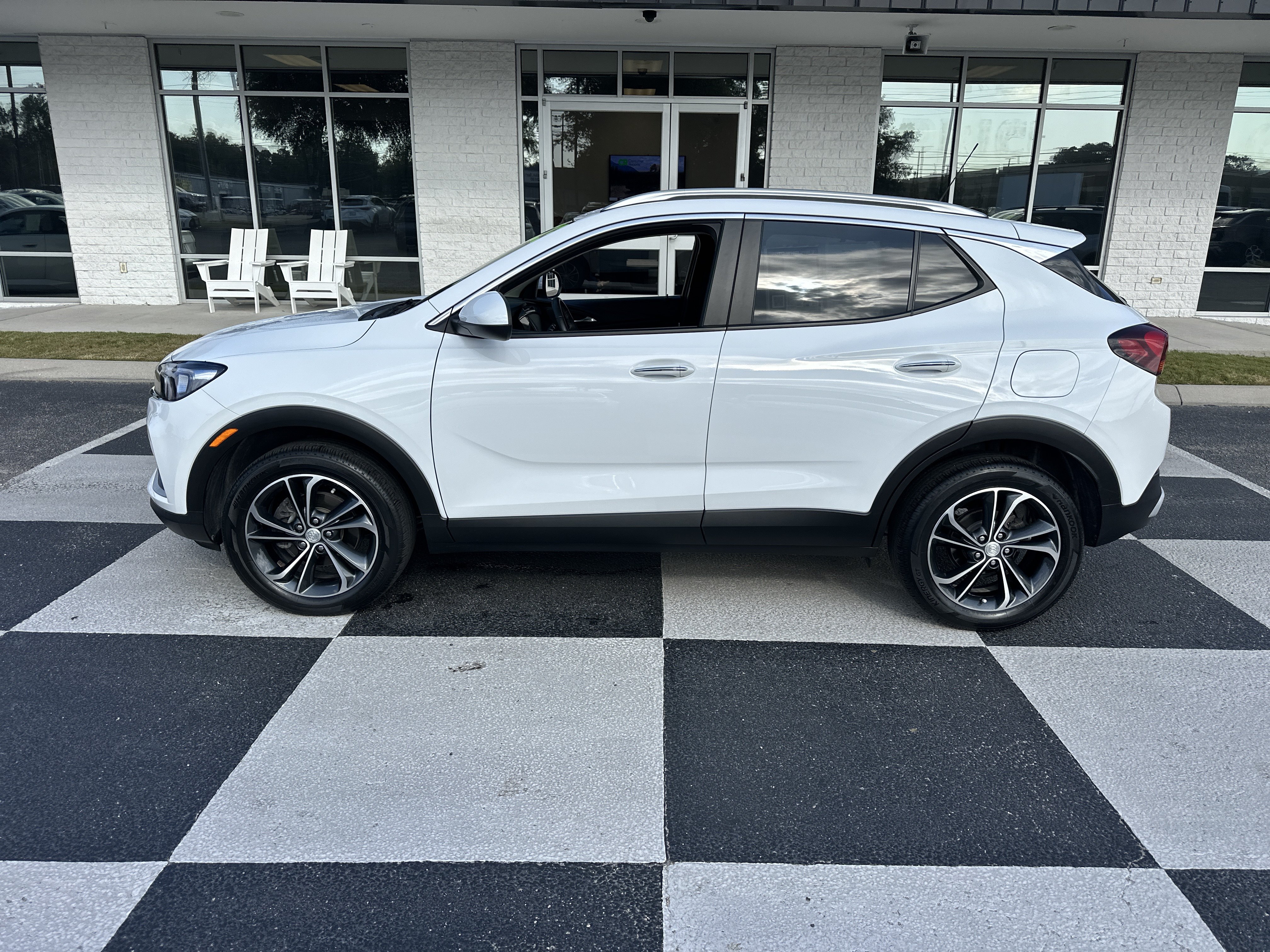 Used 2023 Buick Encore GX Select w/ Safety Package II AWD/4WD image 1