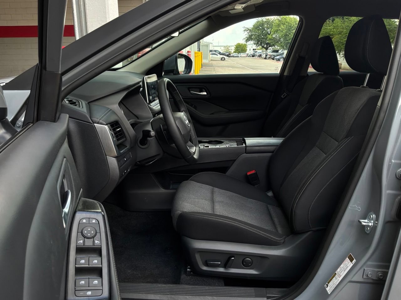 Used 2026 Nissan Rogue SV FWD image 10