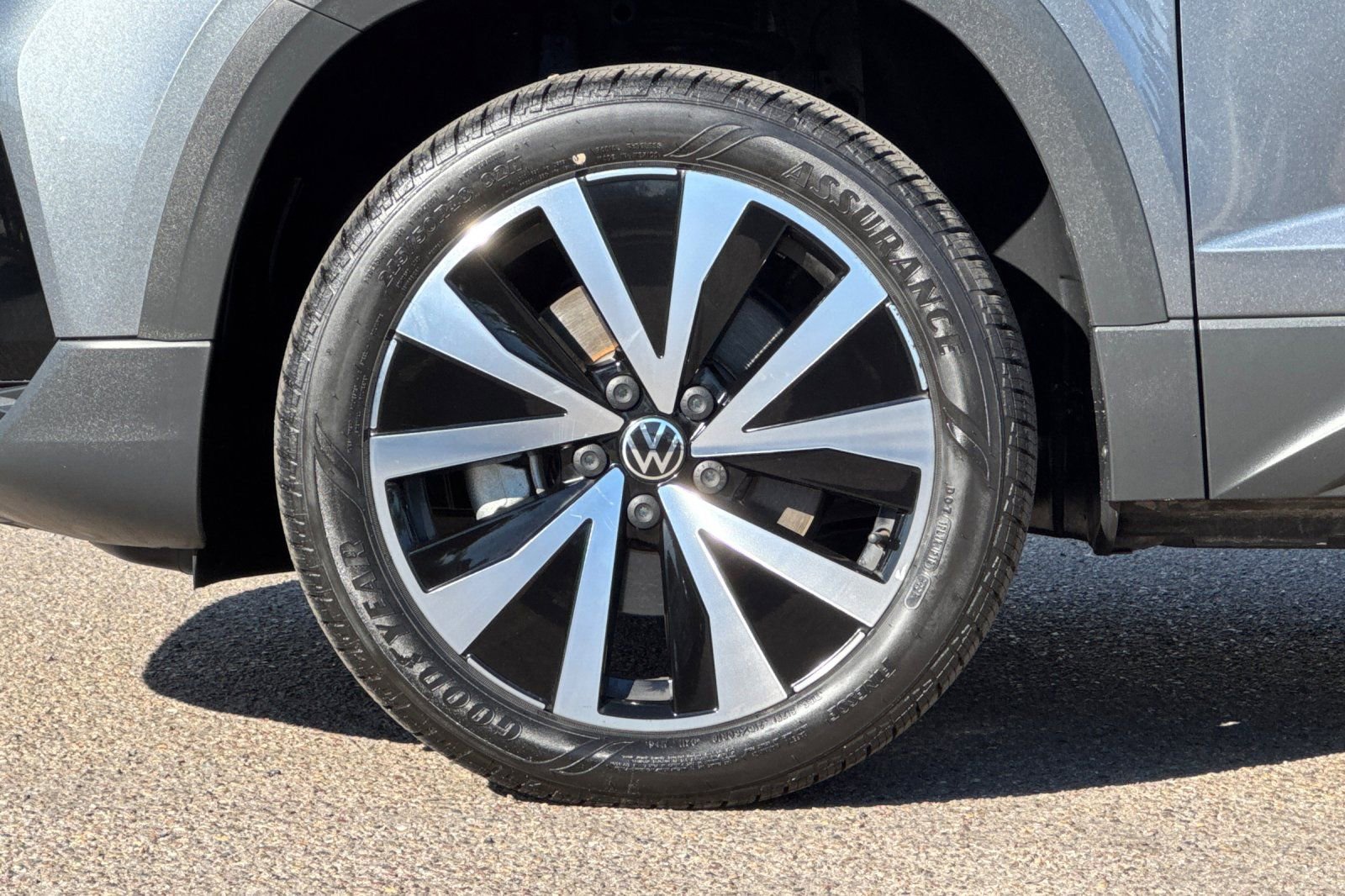 Used 2023 Volkswagen Taos SE image 25