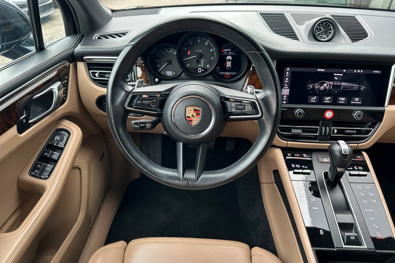 Certified 2023 Porsche Macan Turbo image 16