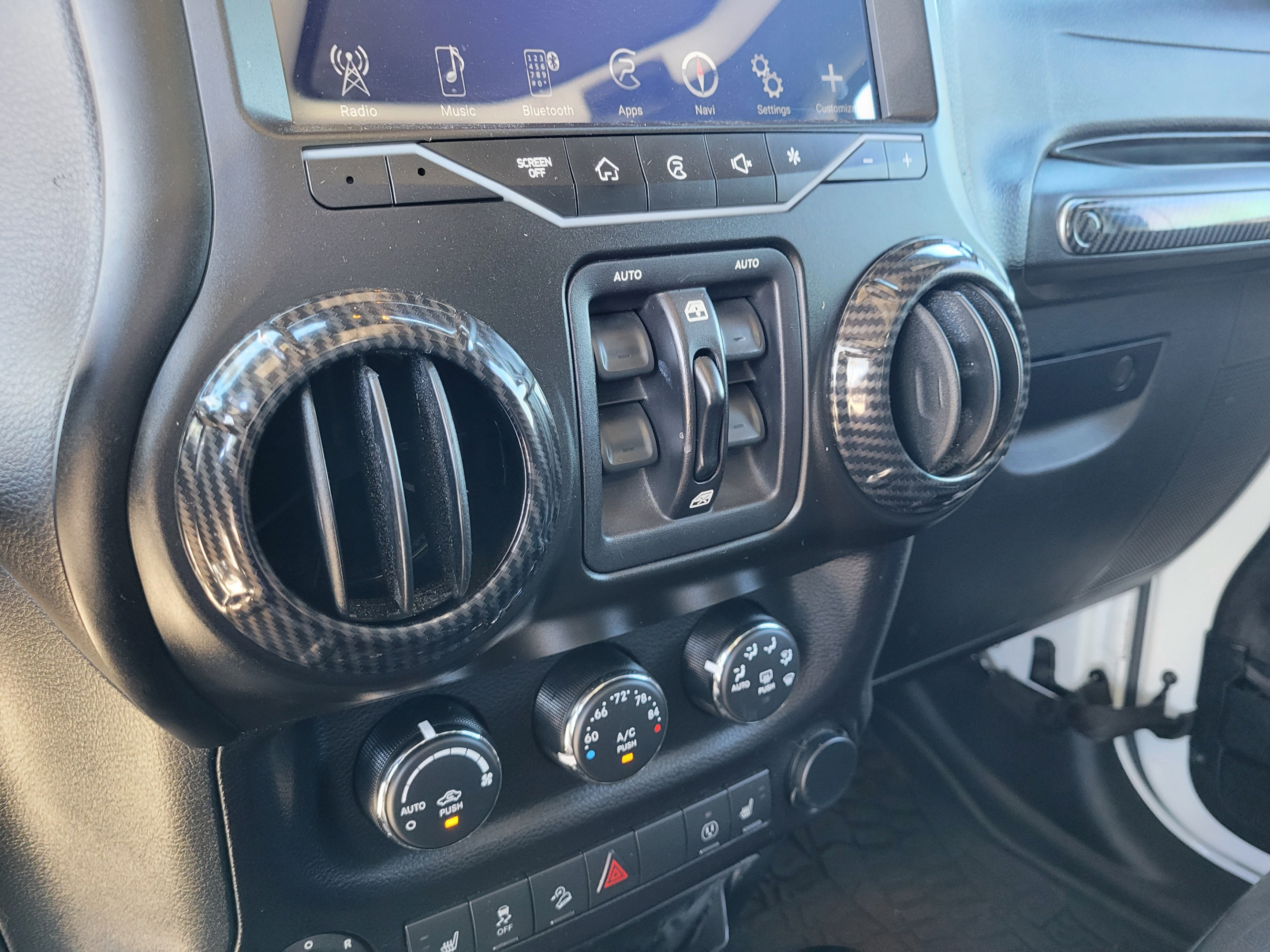 Used 2016 Jeep Wrangler Unlimited Rubicon AWD/4WD image 14