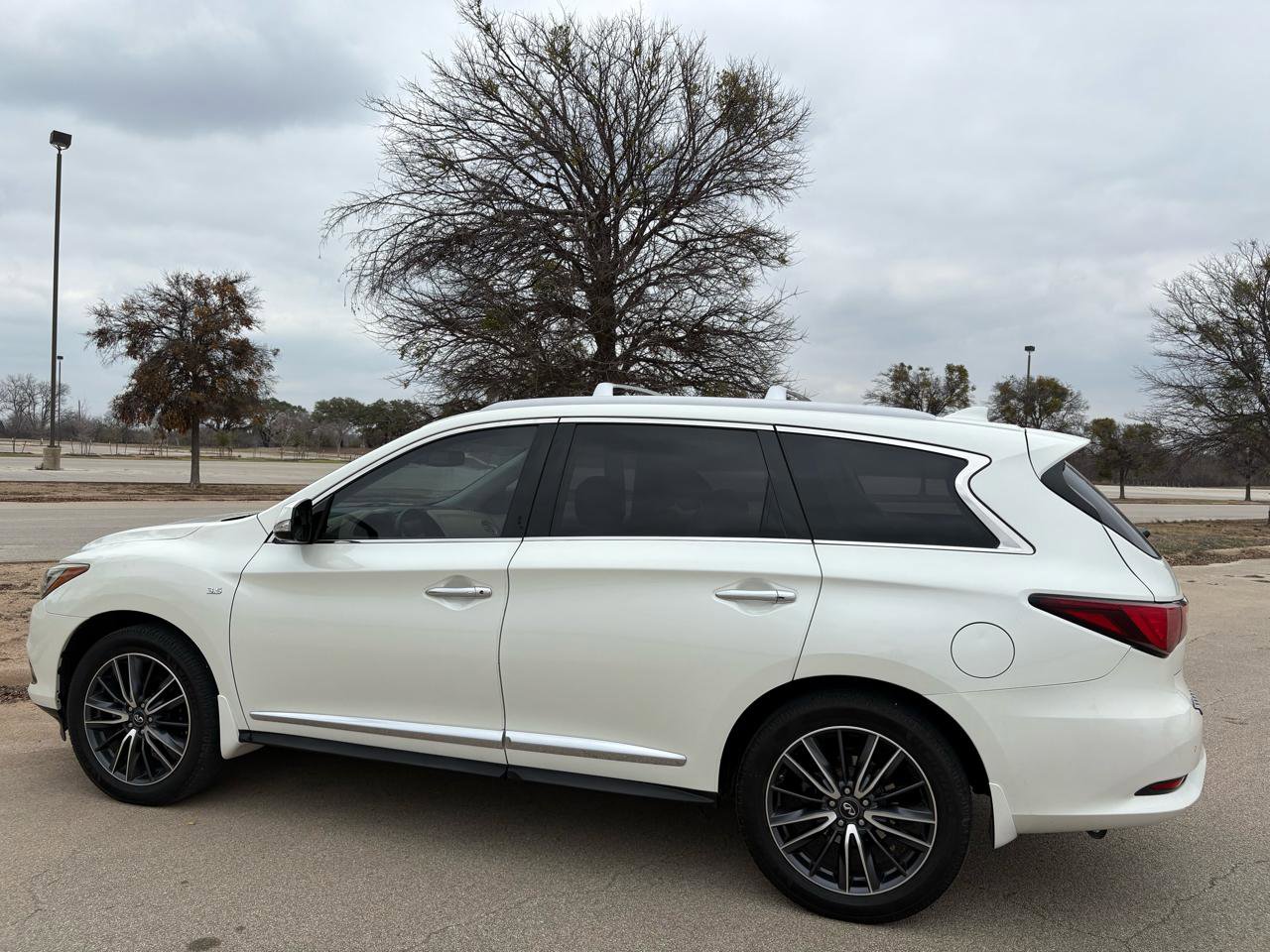 Used 2017 INFINITI QX60 FWD w/ Deluxe Technology Package image 6