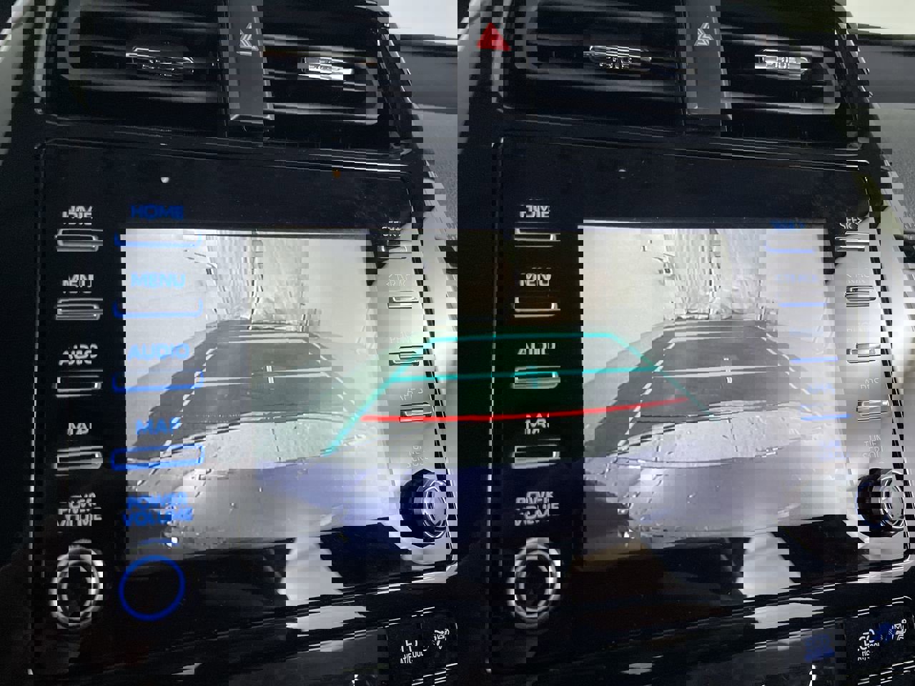 Used 2020 Toyota Prius LE image 15