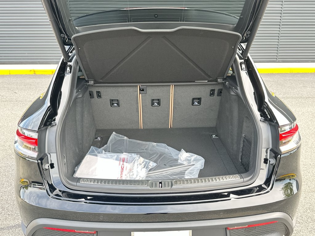 New 2026 Porsche Macan AWD/4WD image 31