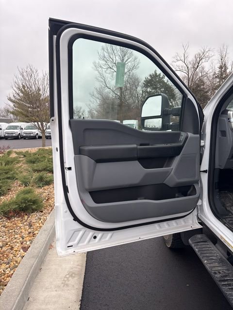 New 2024 Ford F550 4x4 Regular Cab Super Duty image 29
