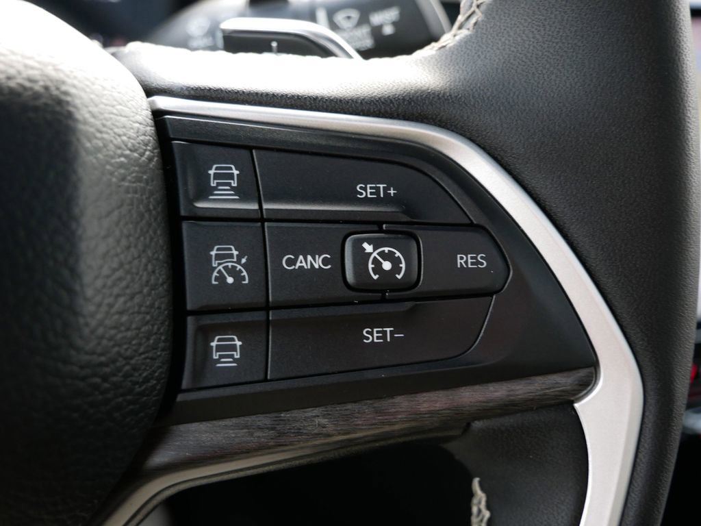 Used 2024 Jeep Grand Cherokee L Limited w/ Luxury Tech Group II image 24