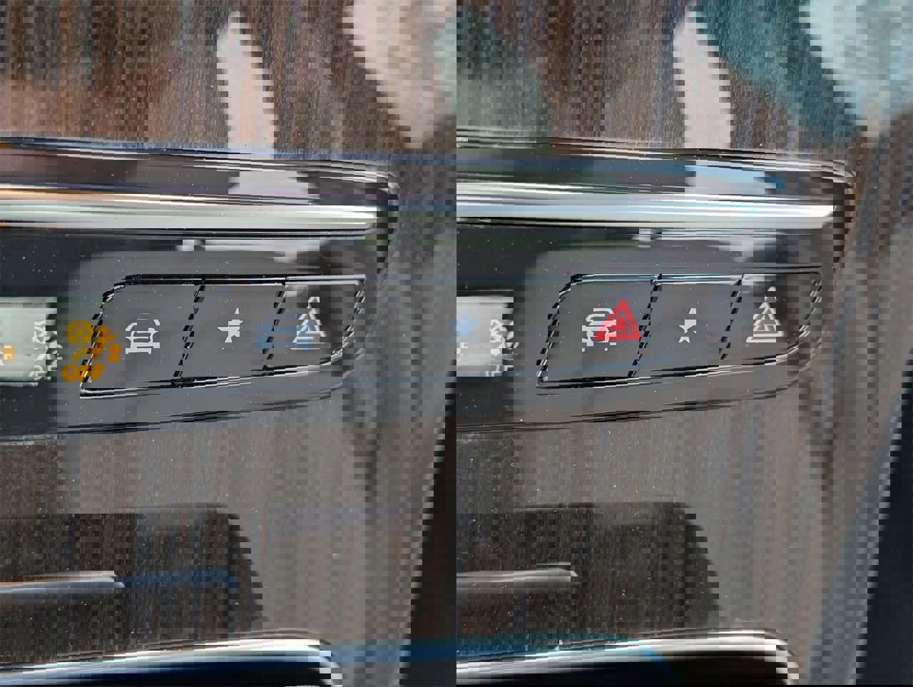 Used 2022 Mercedes-Benz GLC 300 w/ Premium Package Lite image 16