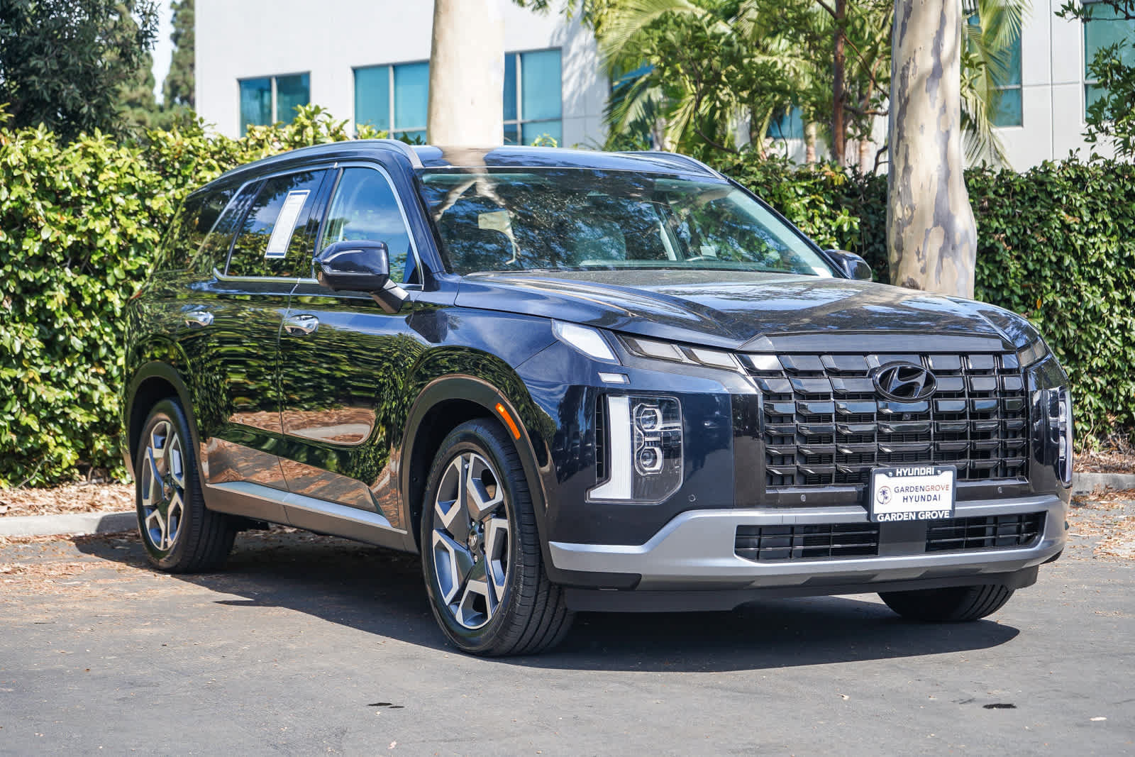 Used 2024 Hyundai Palisade SEL FWD image 3