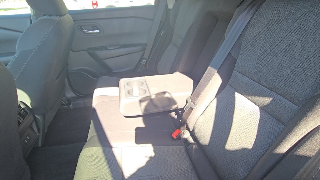 Used 2025 Nissan Rogue SV AWD/4WD image 23