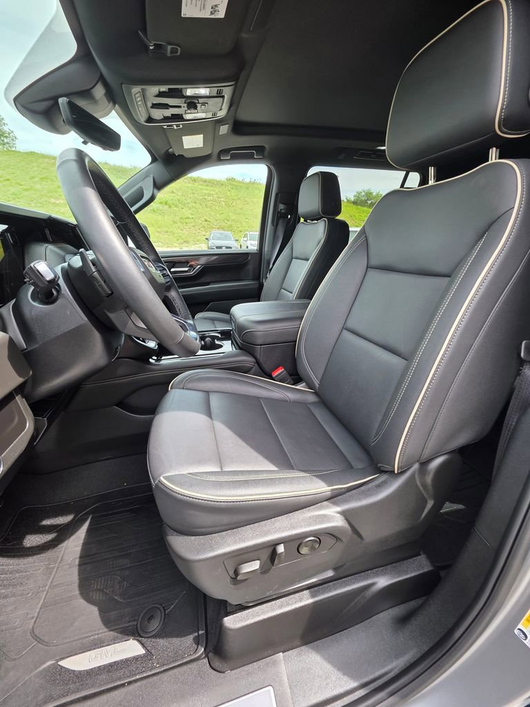 Used 2025 GMC Yukon XL Elevation w/ Technology Package AWD/4WD image 17