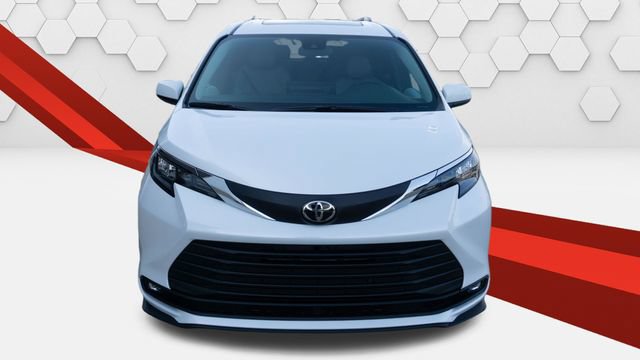 New 2026 Toyota Sienna XLE FWD image 8