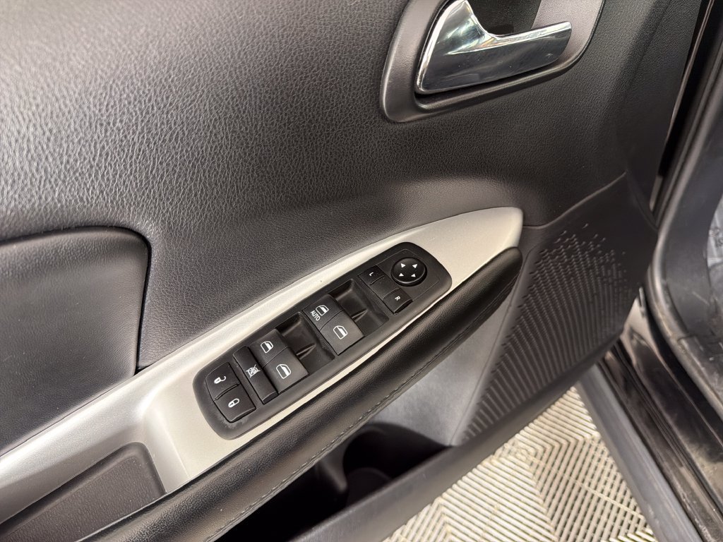 Used 2019 Dodge Journey SE FWD image 15