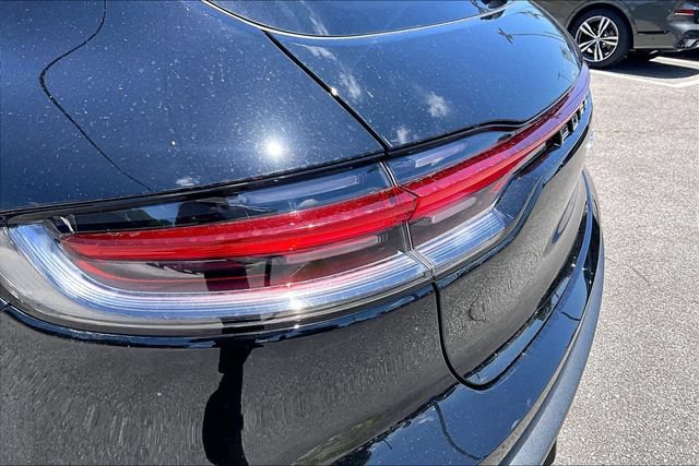 Used 2025 Porsche Macan AWD/4WD image 19