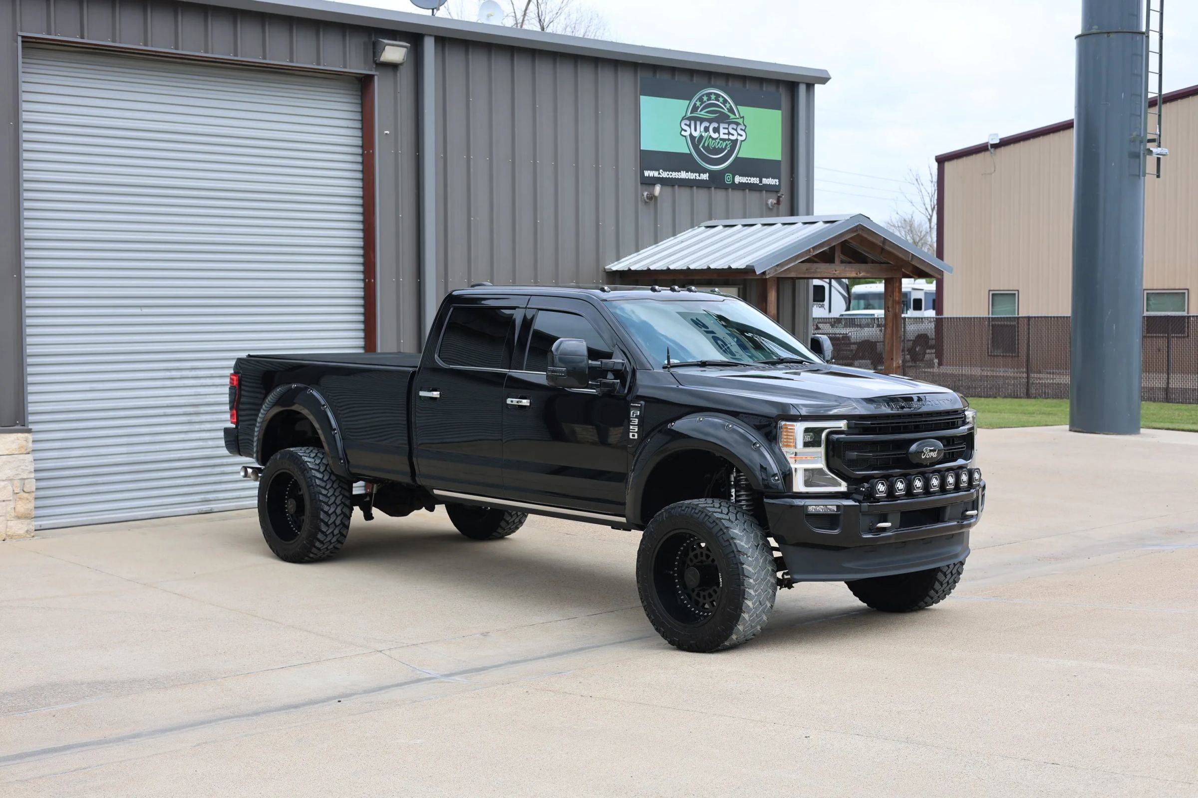 Used 2021 Ford F350 Platinum w/ FX4 Off-Road Package image 24