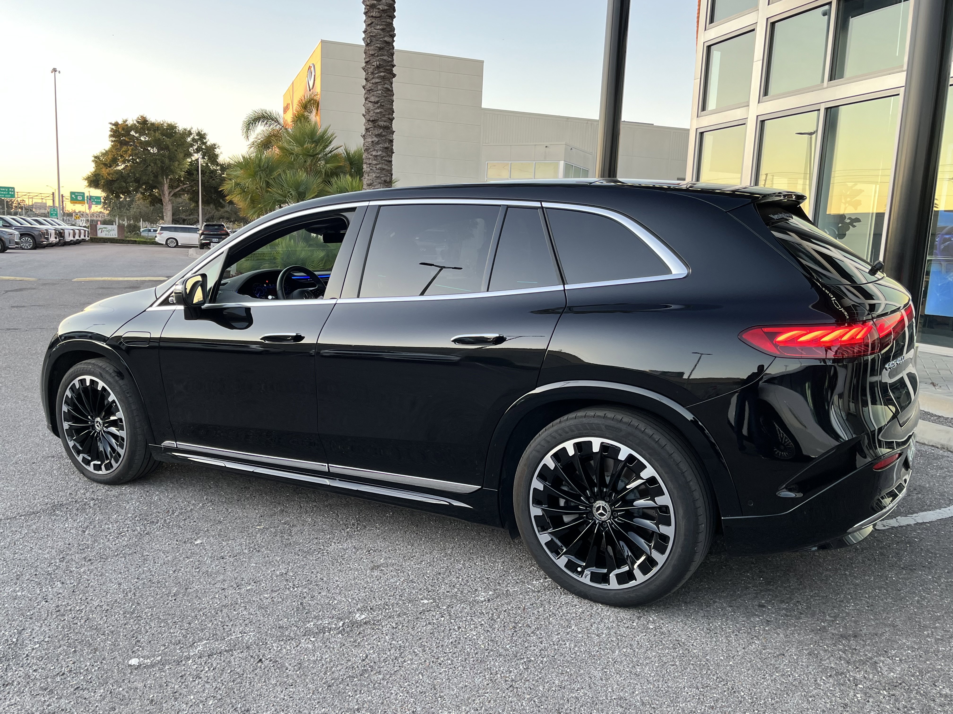 New 2026 Mercedes-Benz EQS 400 4MATIC SUV image 4