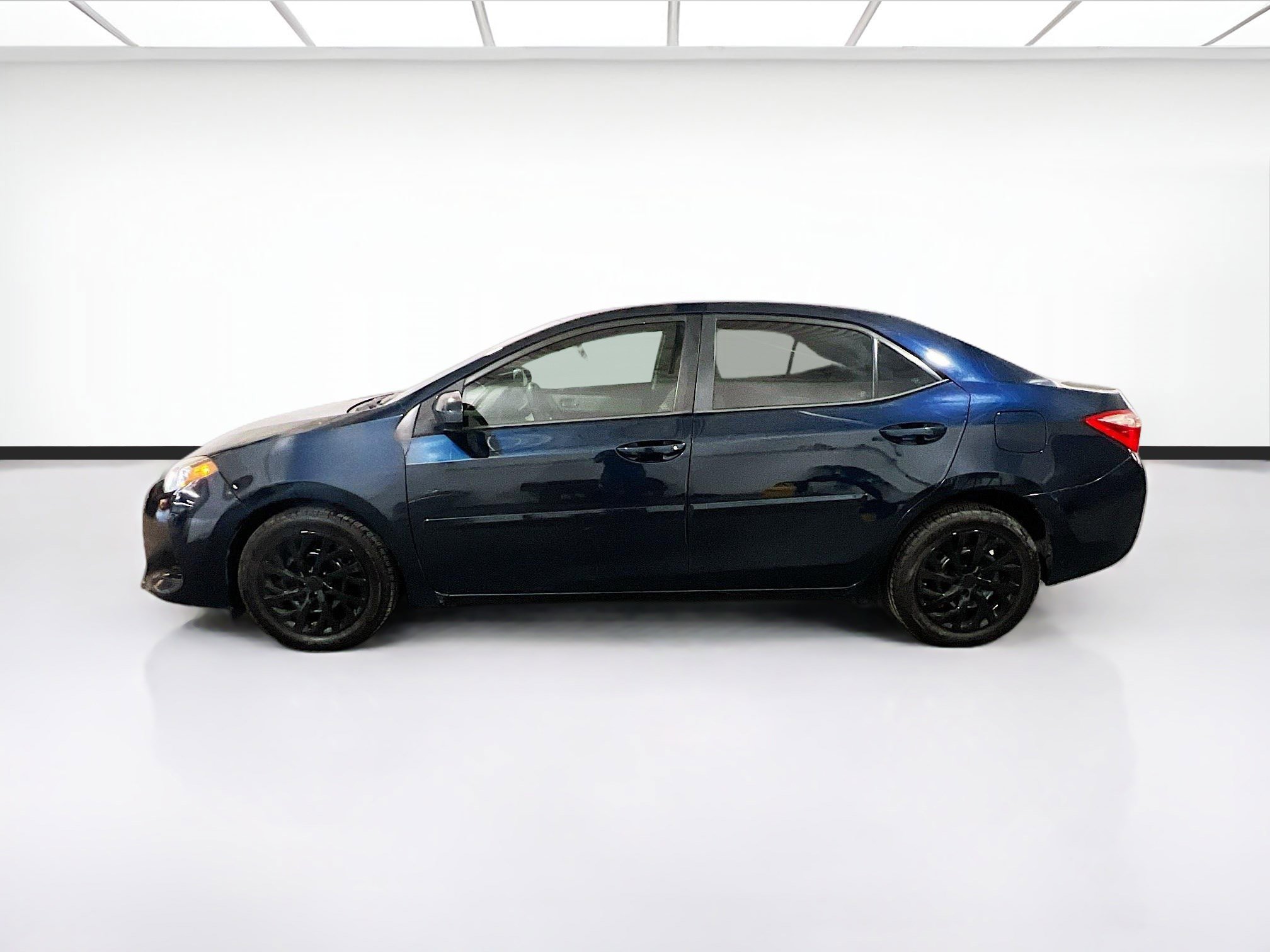 Used 2018 Toyota Corolla LE w/ Carpet Mat Package (TMS) image 21