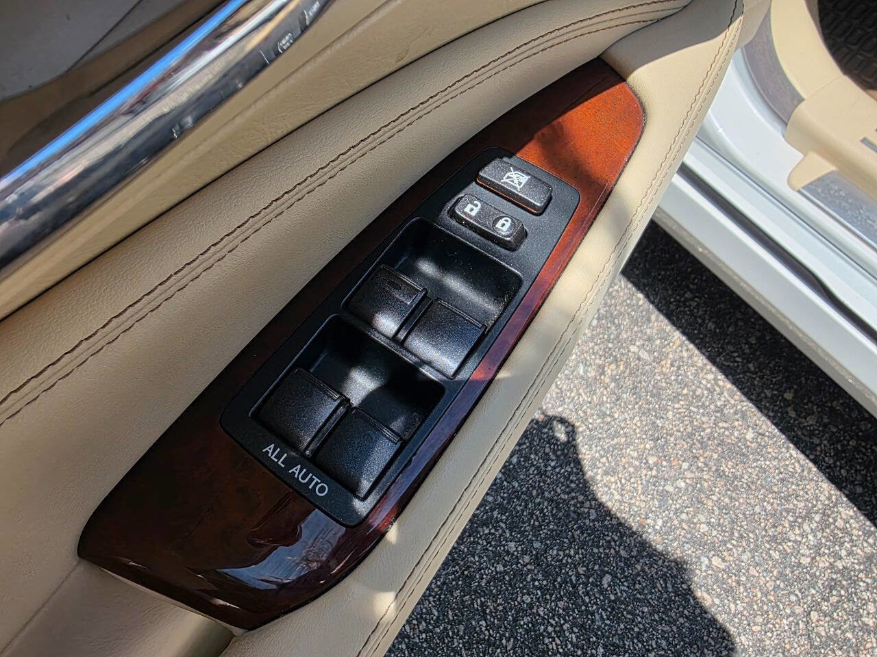 Used 2014 Lexus LS 460 w/ Comfort Package RWD image 12