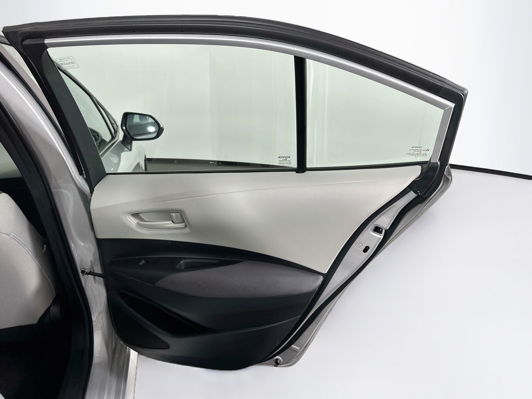 Used 2025 Toyota Corolla LE FWD image 28