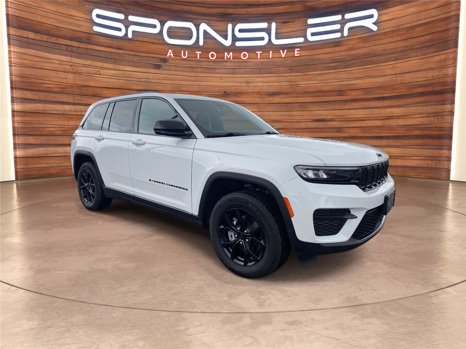Used 2025 Jeep Grand Cherokee Altitude AWD/4WD image 9