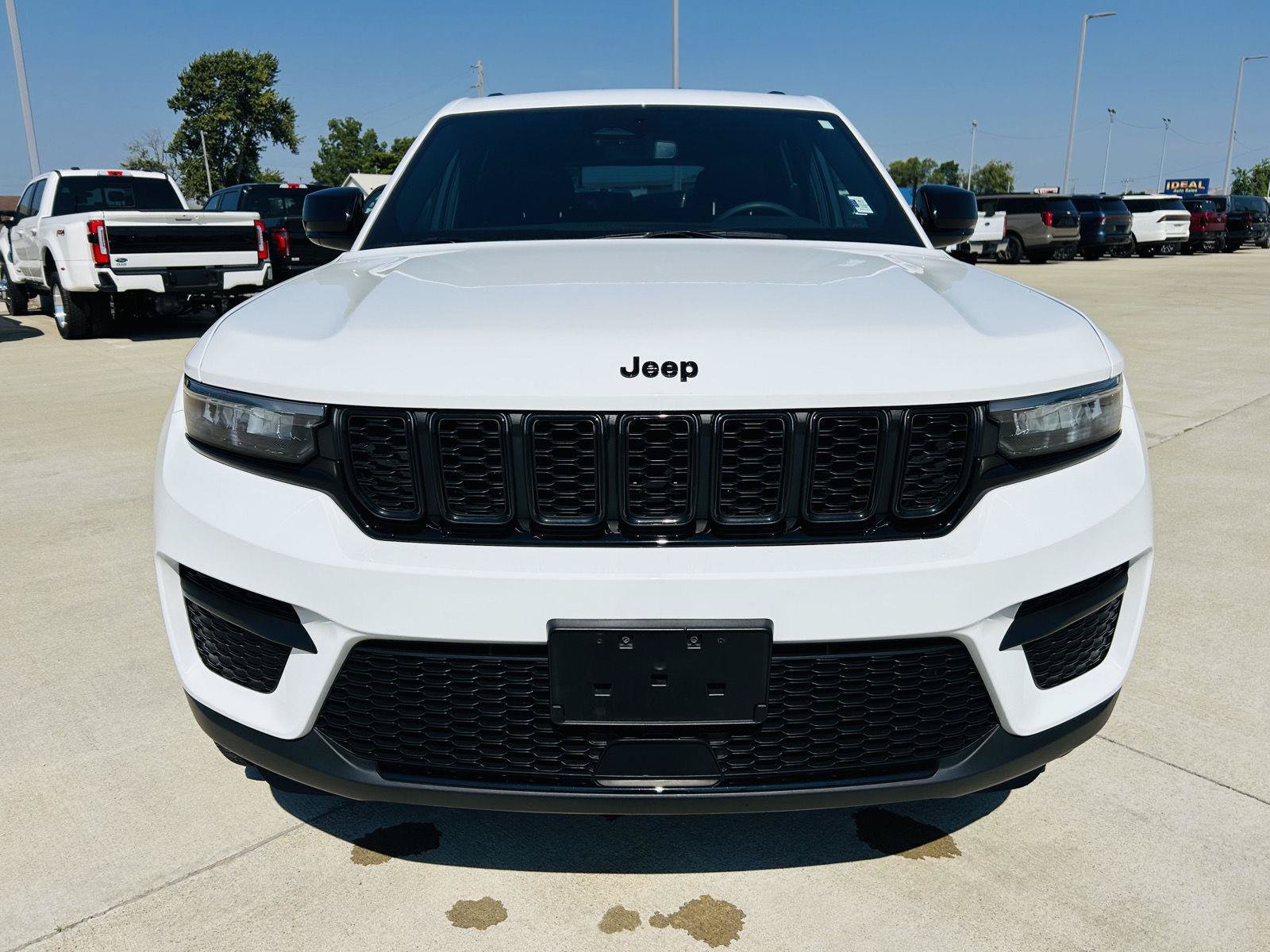 Used 2023 Jeep Grand Cherokee Altitude AWD/4WD image 33