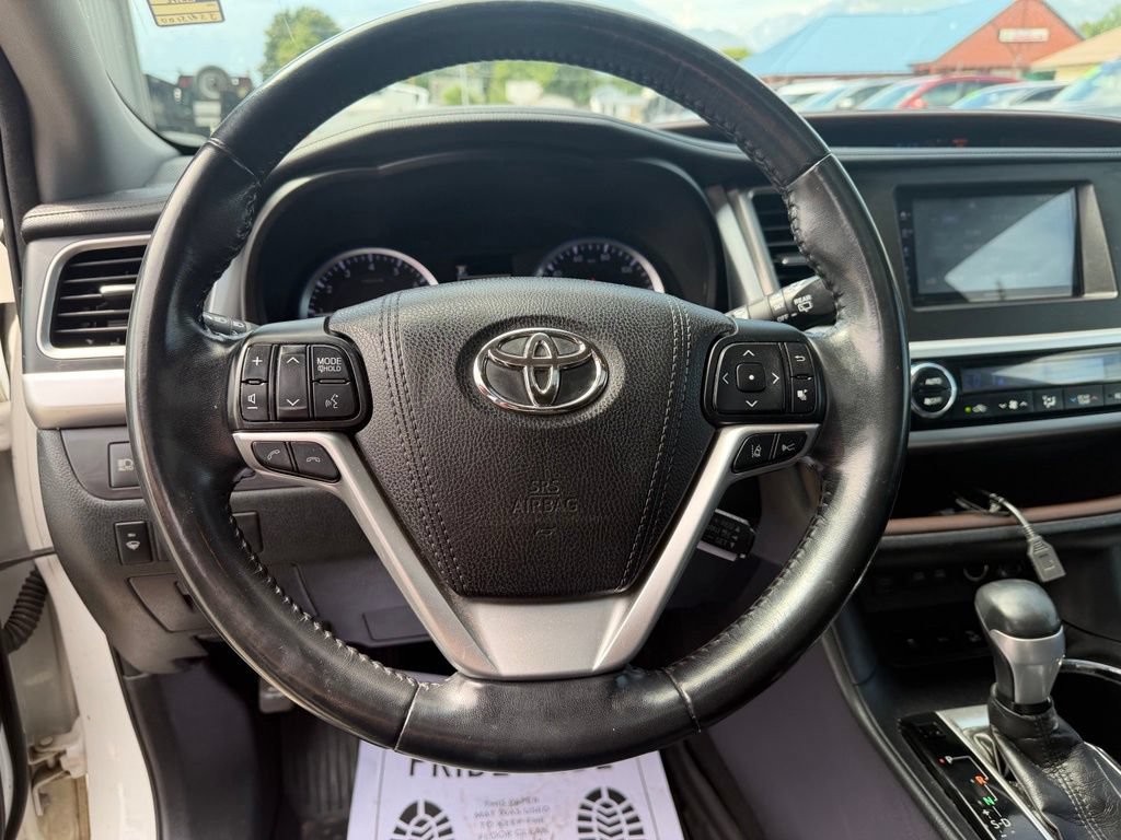 Used 2018 Toyota Highlander XLE AWD/4WD image 12