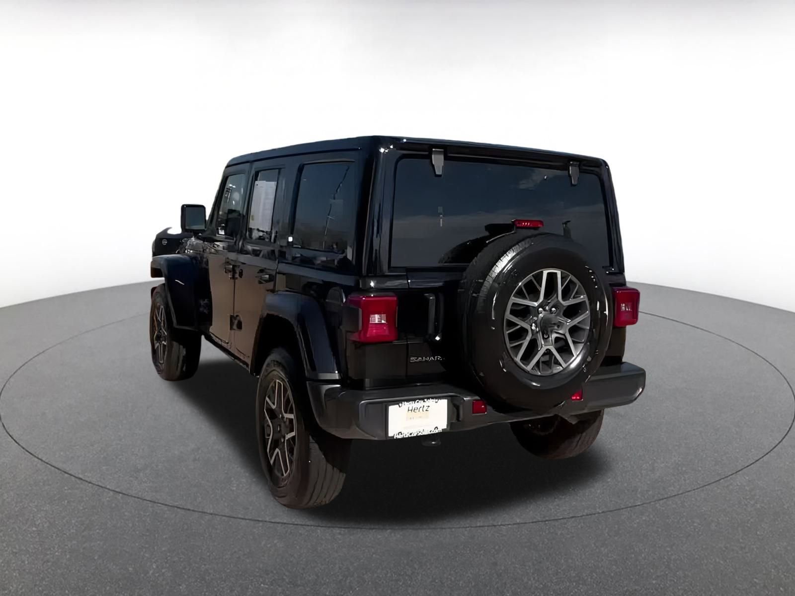 Used 2025 Jeep Wrangler Sahara image 14